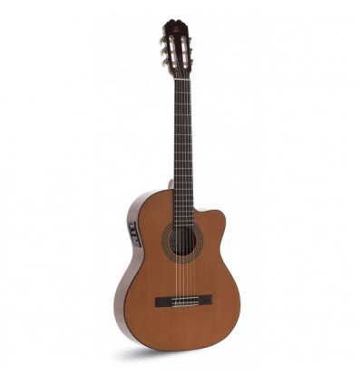 Guitarra admira Juanita electrificada cutaway Fishman estudio